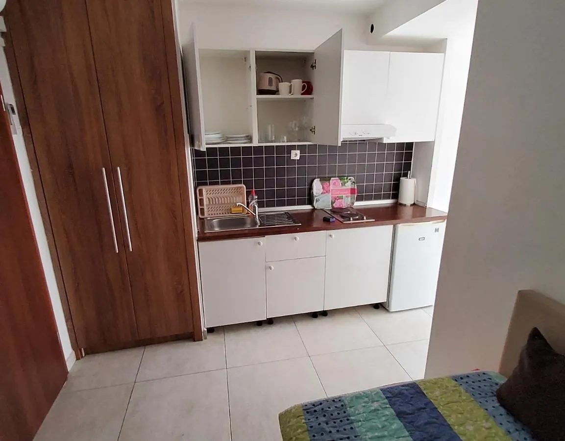 Economy Apartment 12 Sleeps 3 Guests Split
