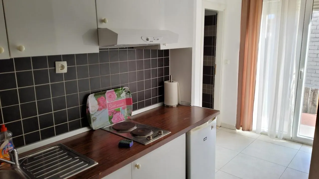 Economy Apartment 12 Sleeps 3 Guests Split