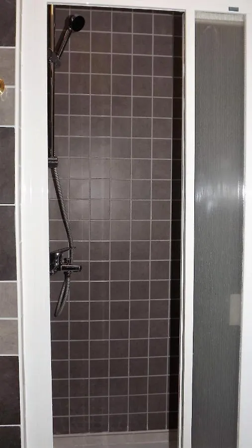 Economy Apartment 12 Sleeps 3 Guests Split 0*,
