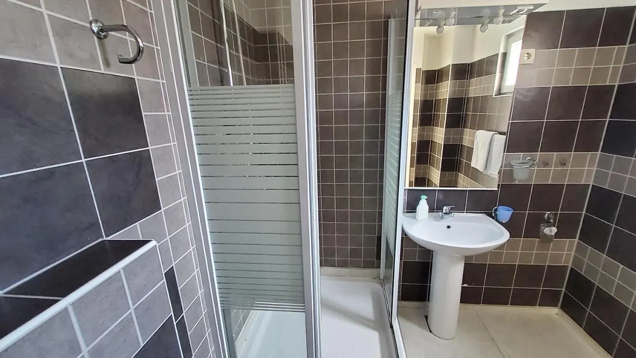 Economy Apartment 12 Sleeps 3 Guests Split