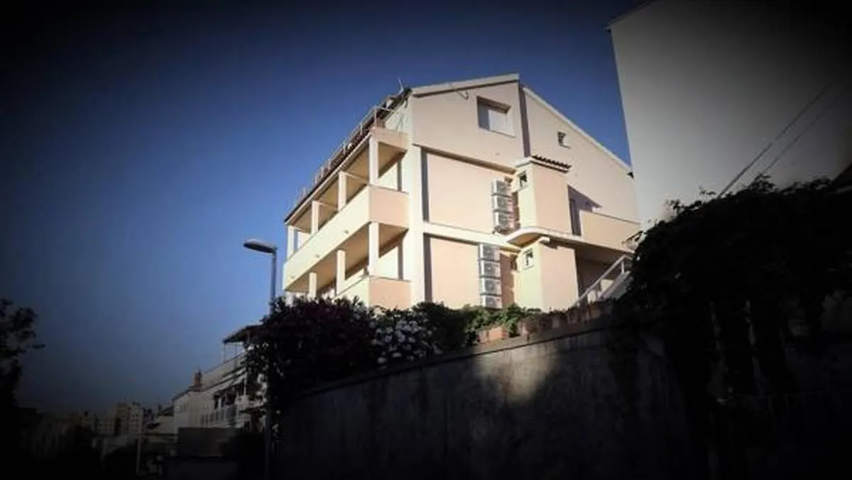 Economy Apartment 12 Sleeps 3 Guests Split