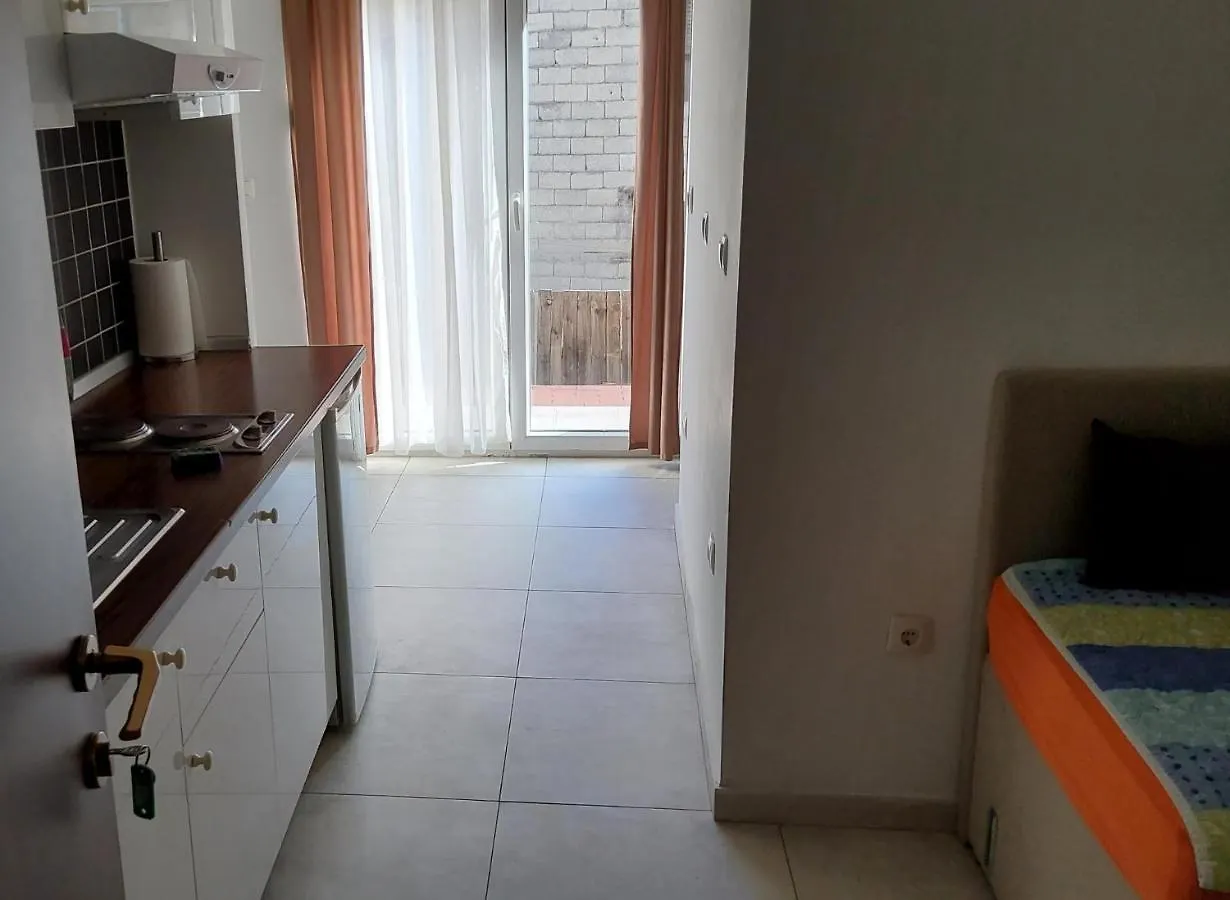Economy Apartment 12 Sleeps 3 Guests Split