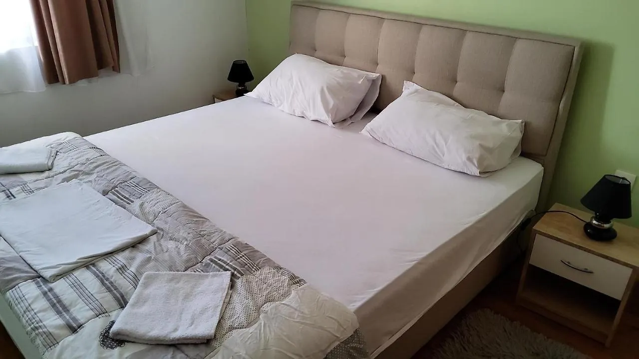 Economy Apartment 12 Sleeps 3 Guests Split