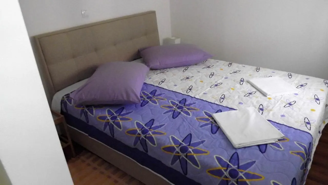 Economy Apartment 12 Sleeps 3 Guests Split