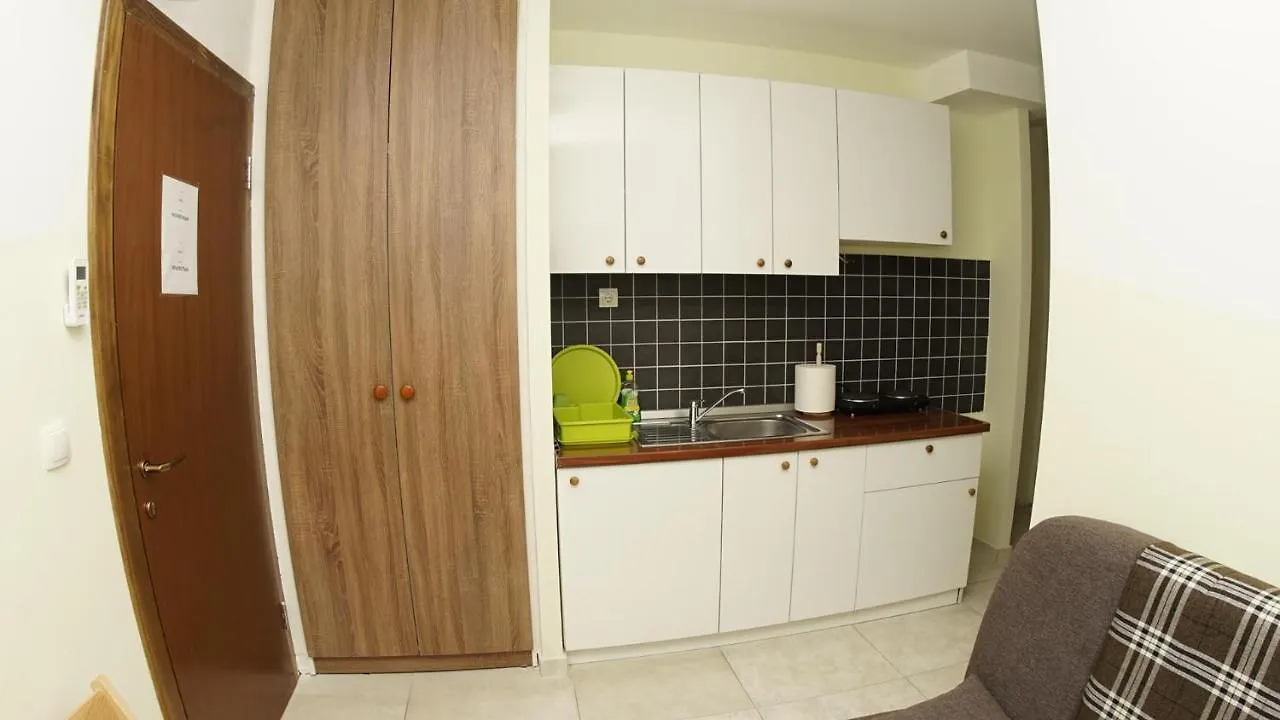 Economy Apartment 12 Sleeps 3 Guests Split 0*,
